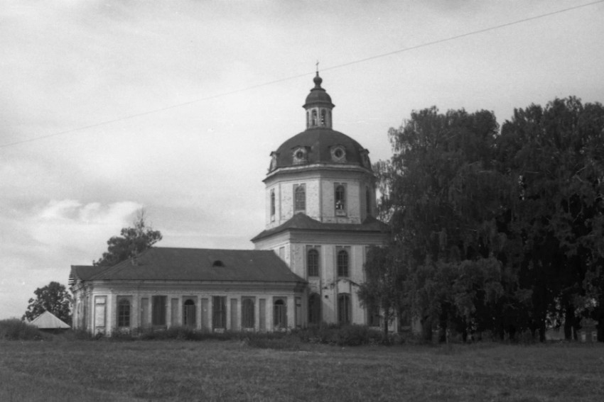 Село Воскресенское, Троицкая церковь, 1958. Автор Б. И. Татаринов. Источник.